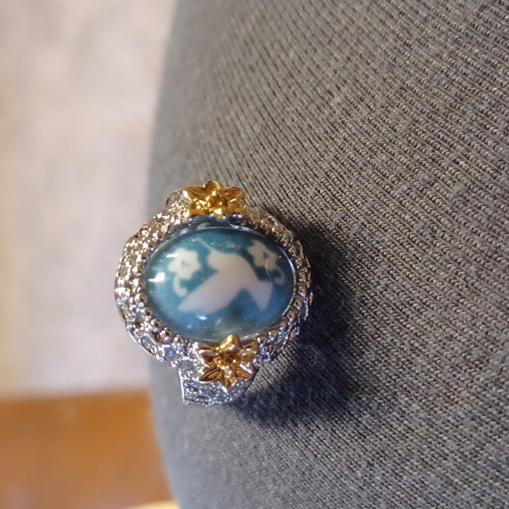 Beautiful flying dove ring 925..guaranteed to.please